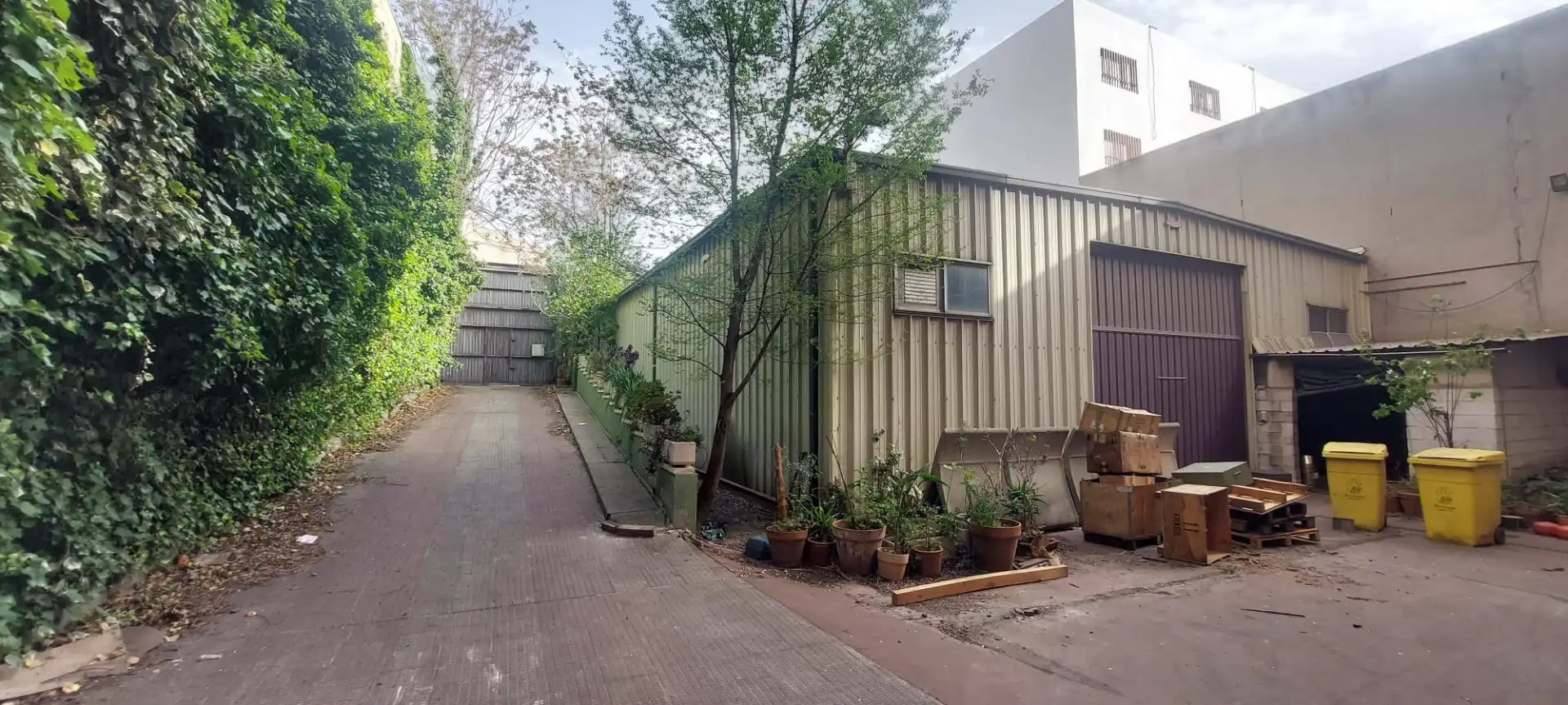 Außenansicht von Gebäude zur Miete in Madrid mit Alarm