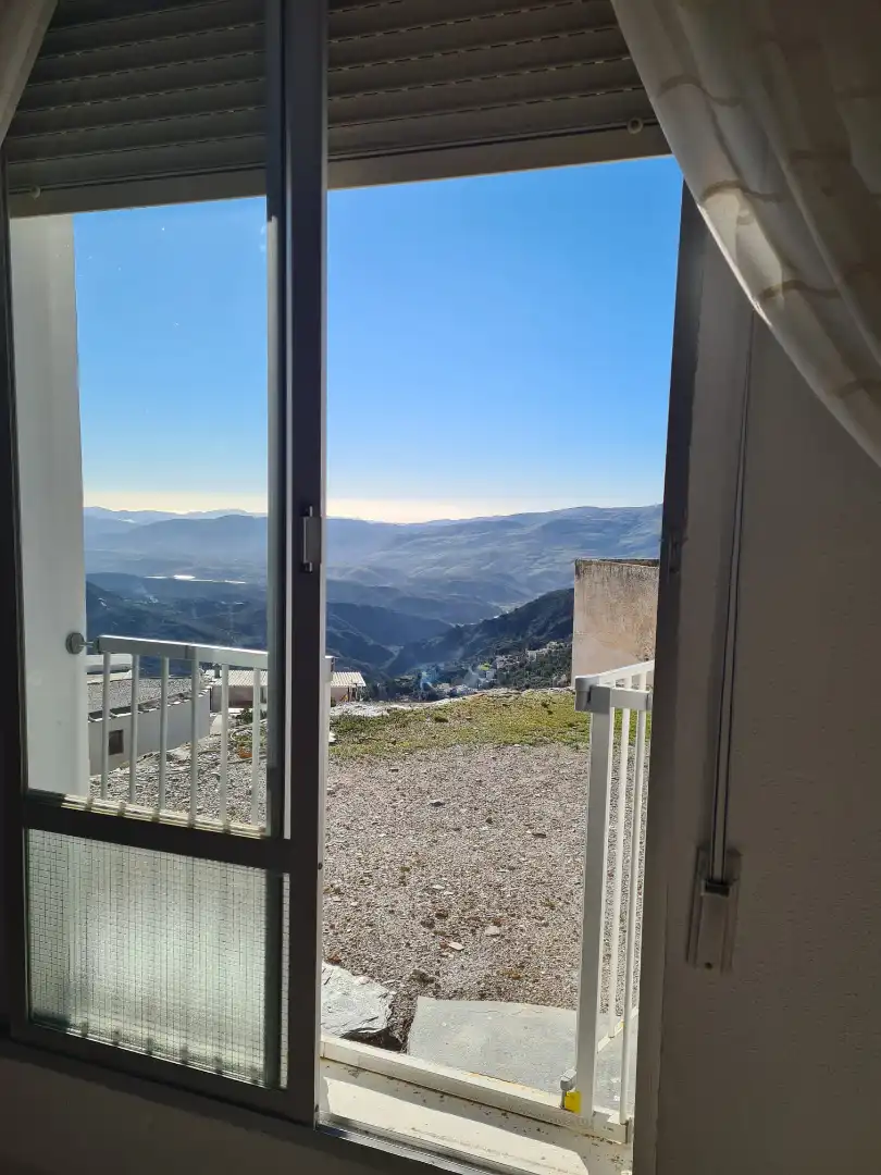 Vista exterior de Casa adosada en venta en Alpujarra de la Sierra con Aire acondicionado, Calefacción y Terraza