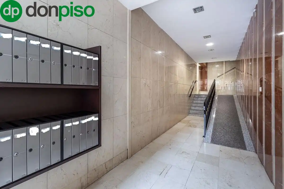 Piso en venta en Granada con Amueblado