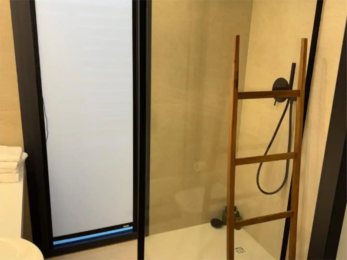 Bany de Casa adosada de lloguer en Sant Josep de sa Talaia amb Aire condicionat, Jardí privat i Piscina