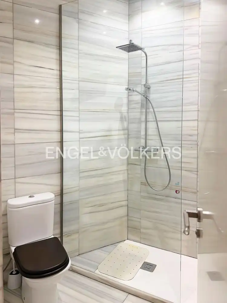 Badezimmer von Wohnung zur Miete in Madrid mit Klimaanlage, Heizung und Möbliert