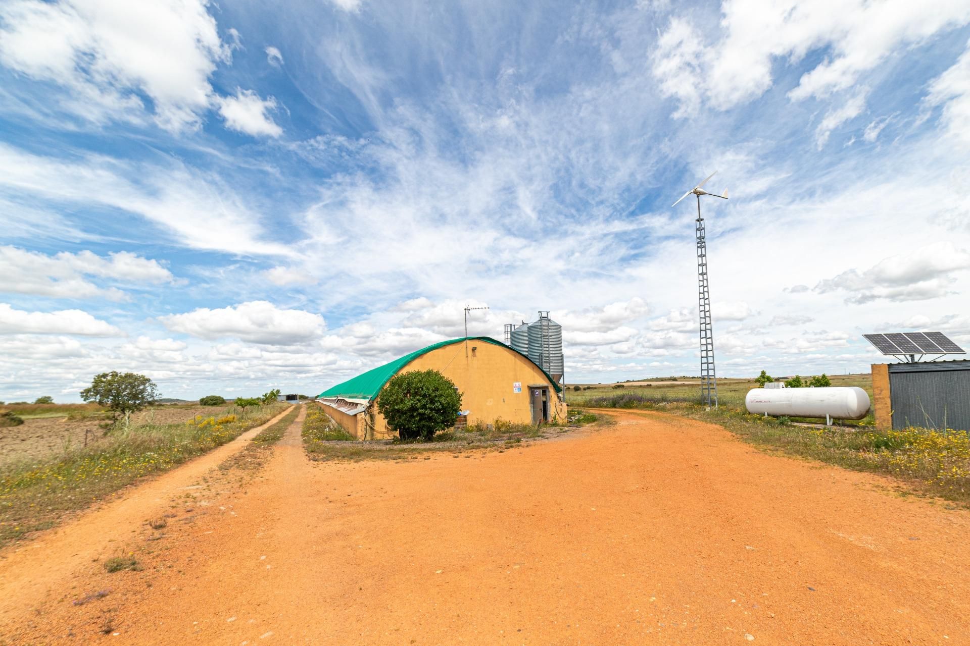 Vista exterior de Nau industrial en venda en Pereruela