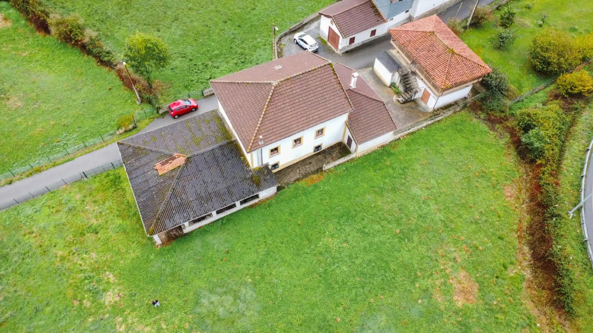 Vista exterior de Casa o chalet en venta en Salas con Calefacción, Jardín privado y Amueblado