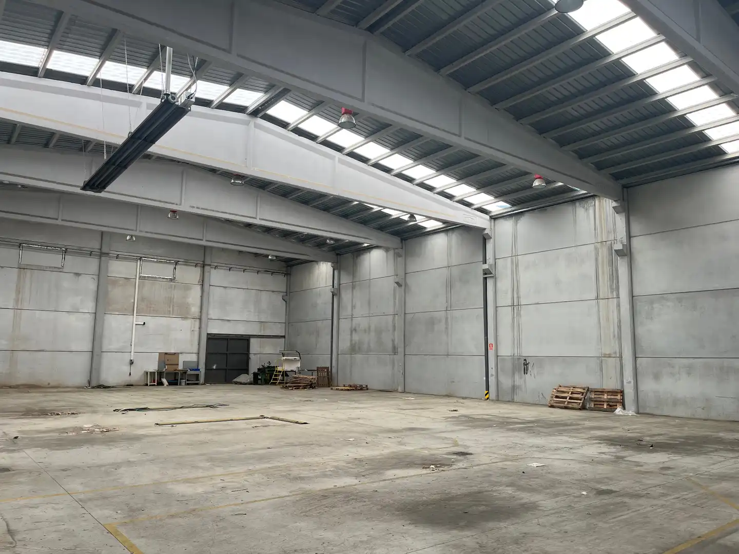 Nau industrial de lloguer en Els Hostalets de Pierola amb Alarma