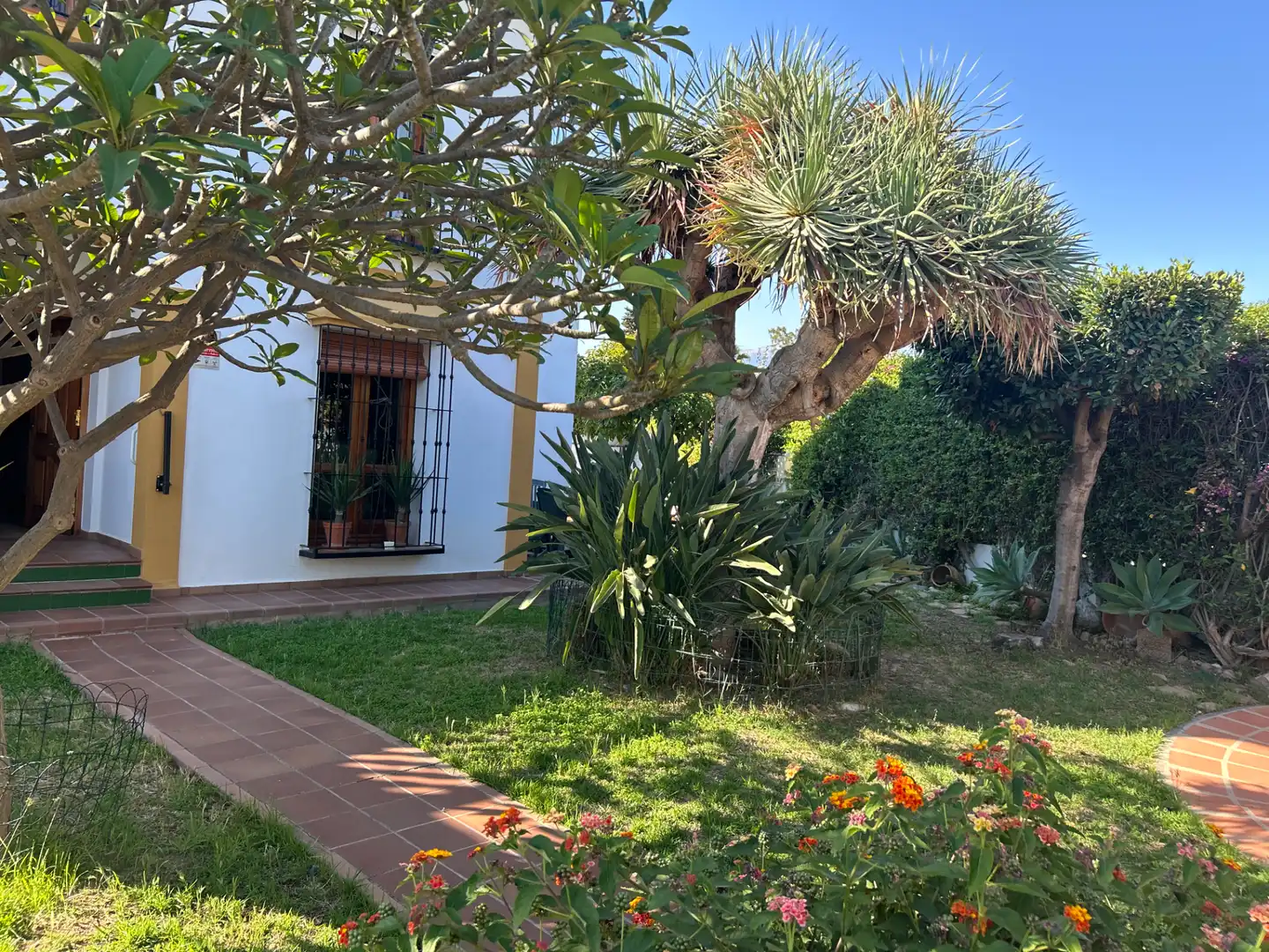 Jardín de Casa adosada en venta en Vélez-Málaga con Aire acondicionado, Calefacción y Jardín privado