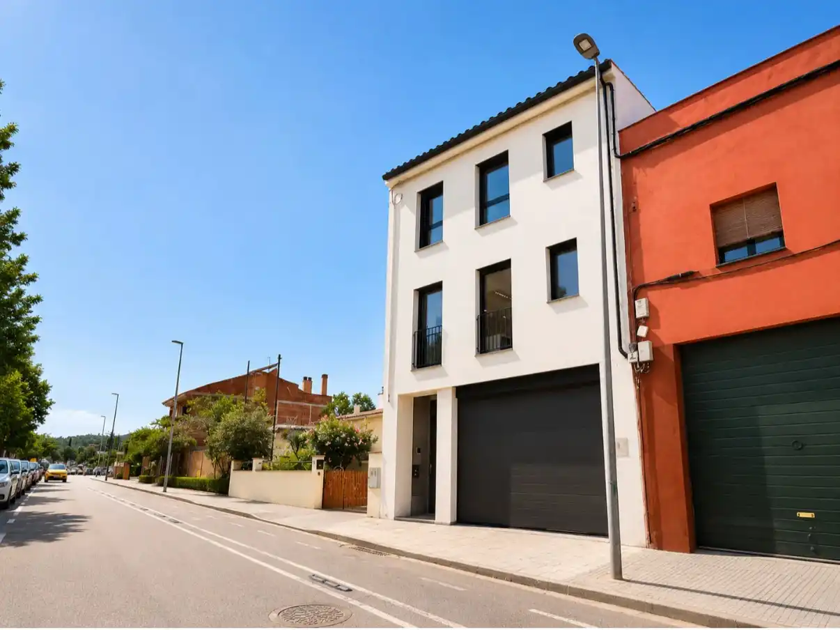 Maison mitoyenne avec piscine à vendre à Carrer Vora Ter 36