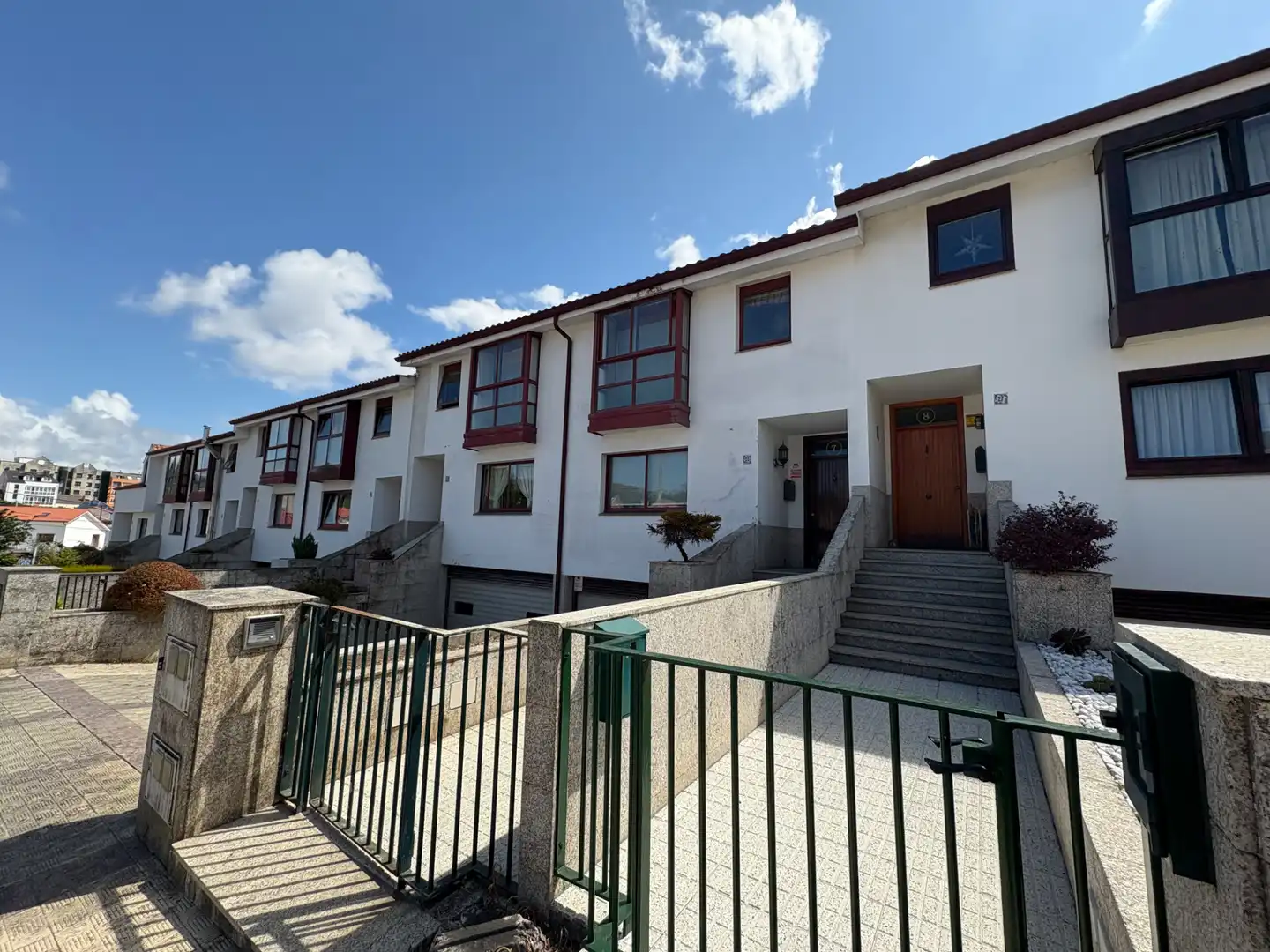 Vista exterior de Casa adosada en venta en Culleredo con Calefacción, Jardín privado y Parquet