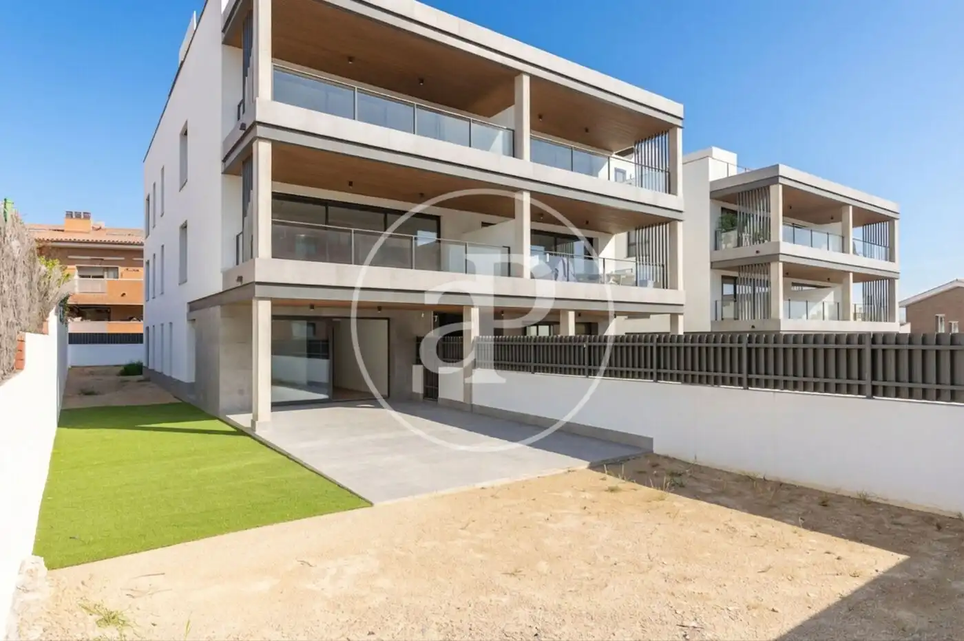 Exterior view of Flat for sale in Sant Cugat del Vallès  with Air Conditioner, Heating and Private garden