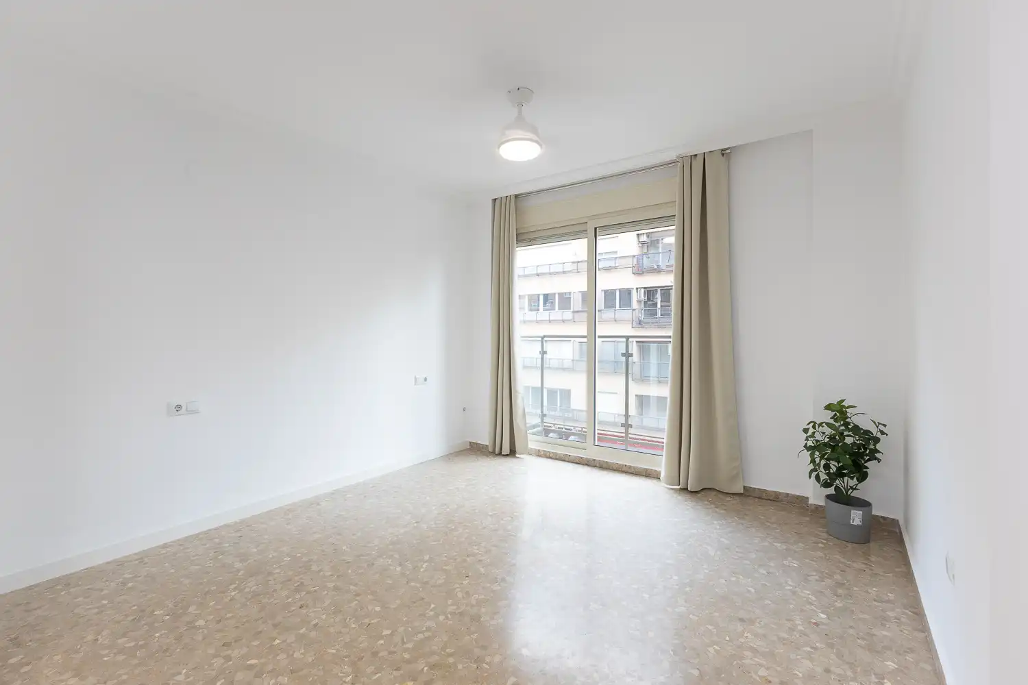 Wohnzimmer von Wohnung zur Miete in Valencia mit Klimaanlage, Heizung und Balkon