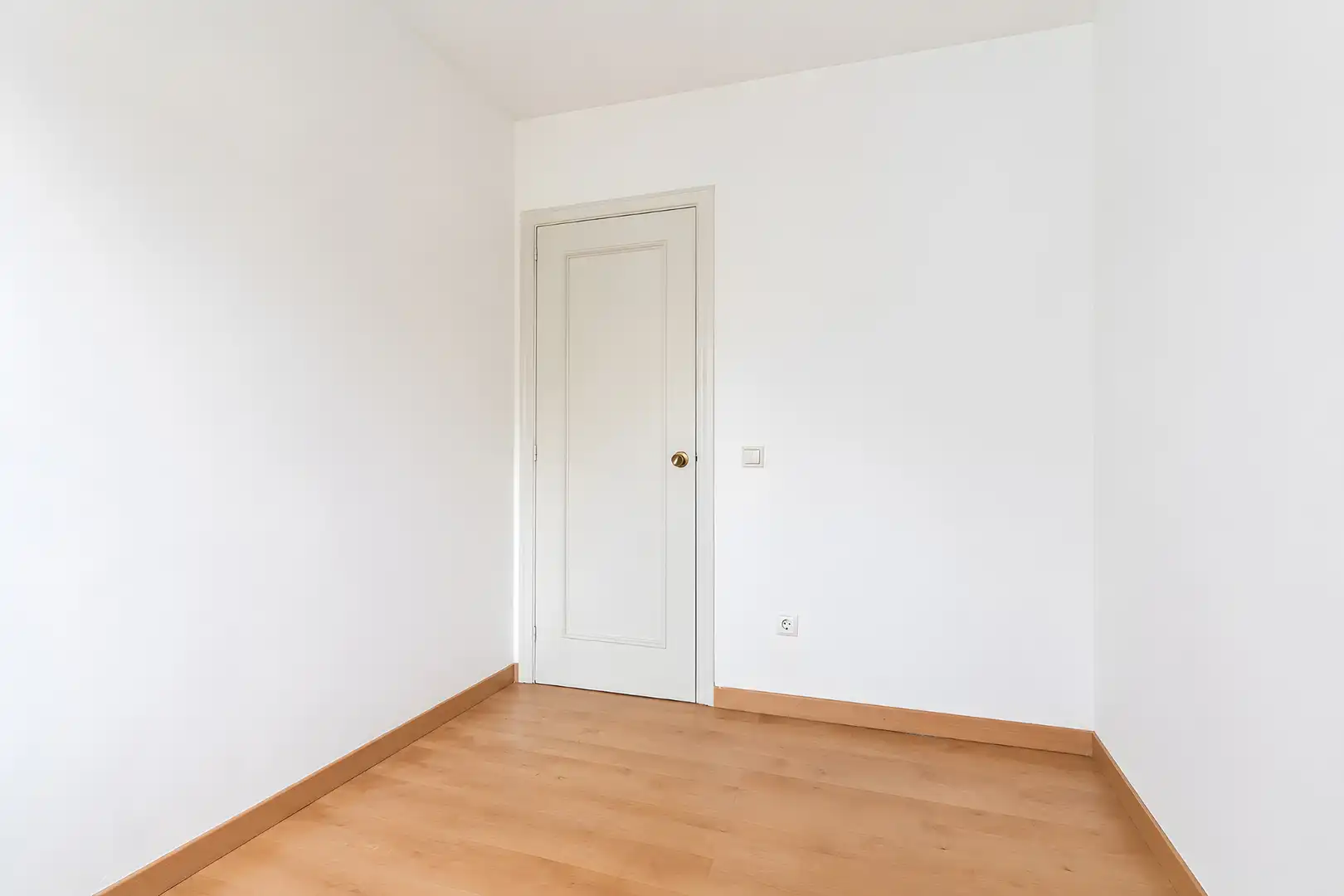 Habitación de Casa adosada en venta en Pozuelo de Alarcón con Aire acondicionado, Calefacción y Jardín privado