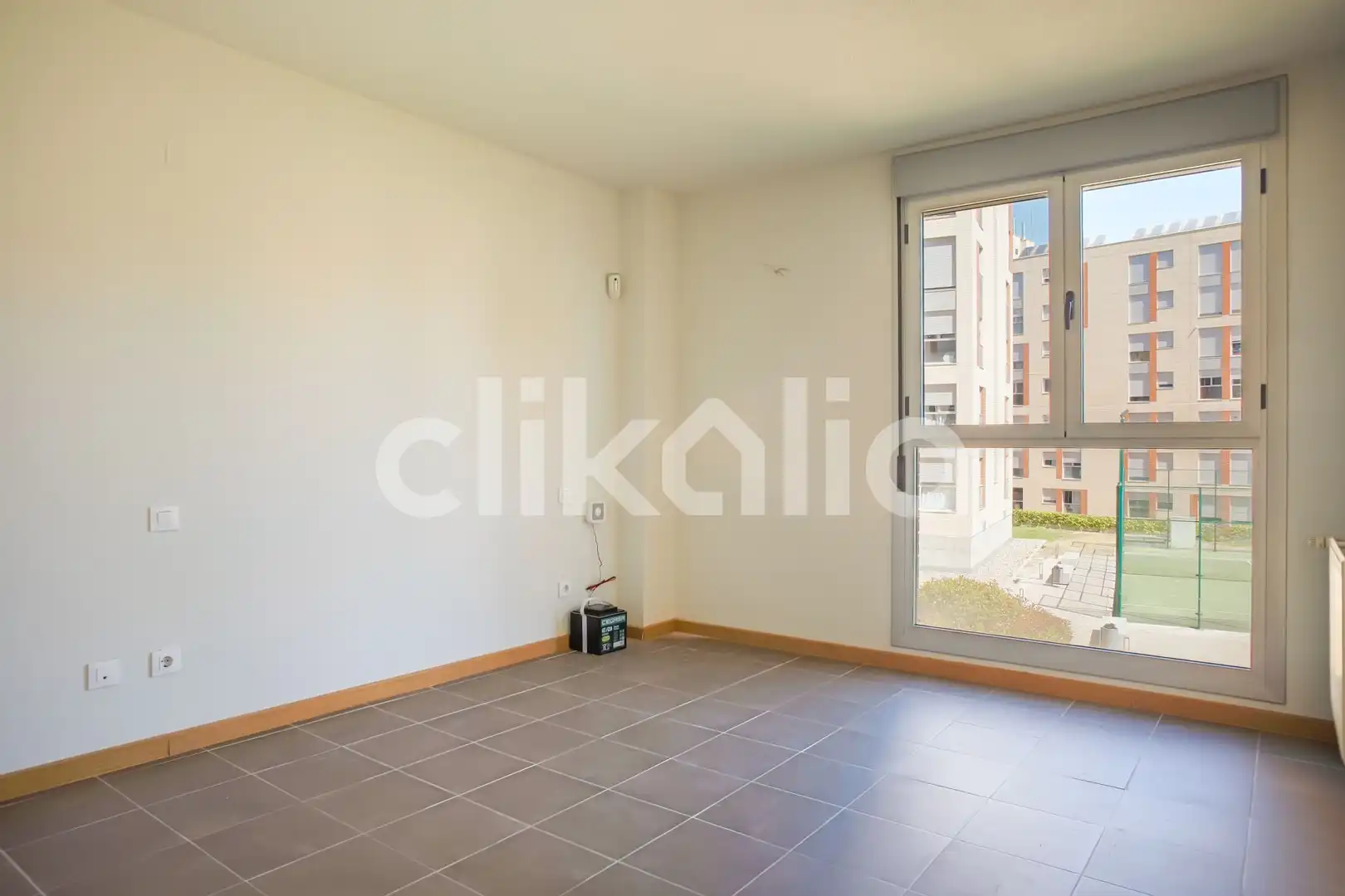 Habitación de Piso en venta en Tres Cantos con Calefacción, Trastero y Piscina
