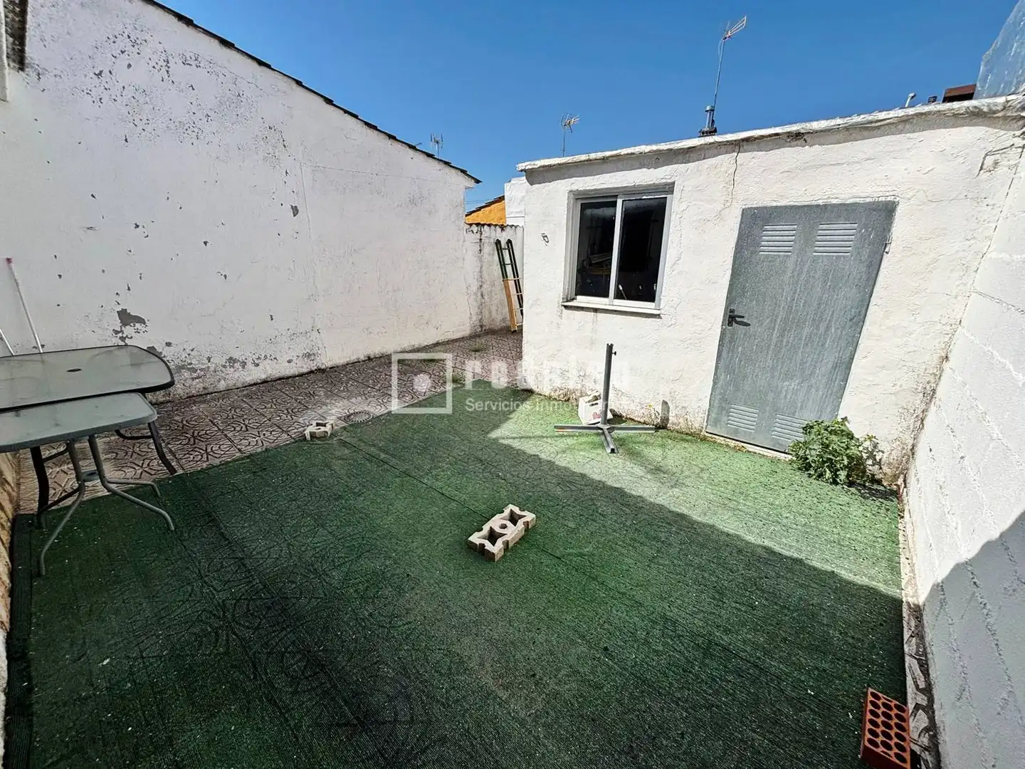 Vista exterior de Casa o xalet en venda en Trijueque amb Calefacció, Jardí privat i Traster