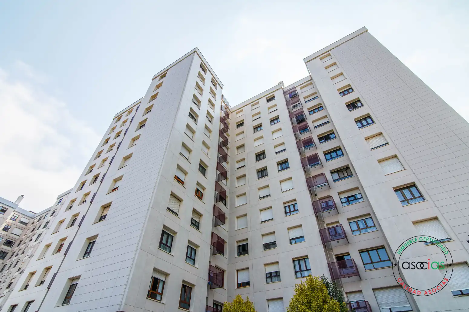 Vista exterior de Pis en venda en Oviedo  amb Calefacció, Parquet i Traster