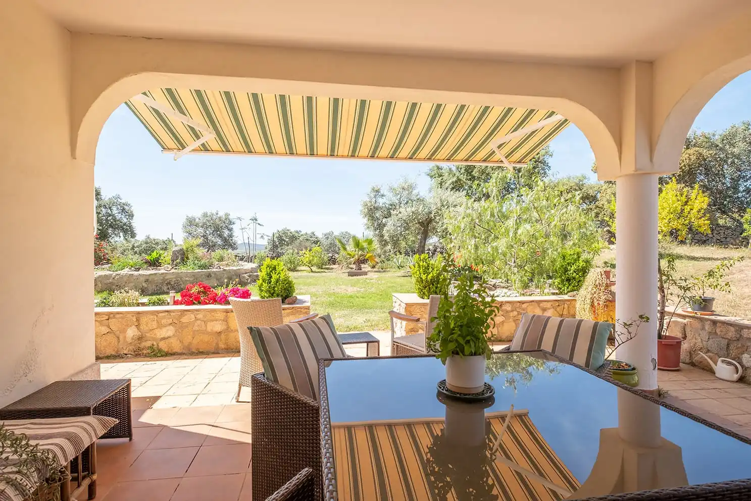 Terraza de Finca rústica en venta en Montánchez con Aire acondicionado, Calefacción y Jardín privado