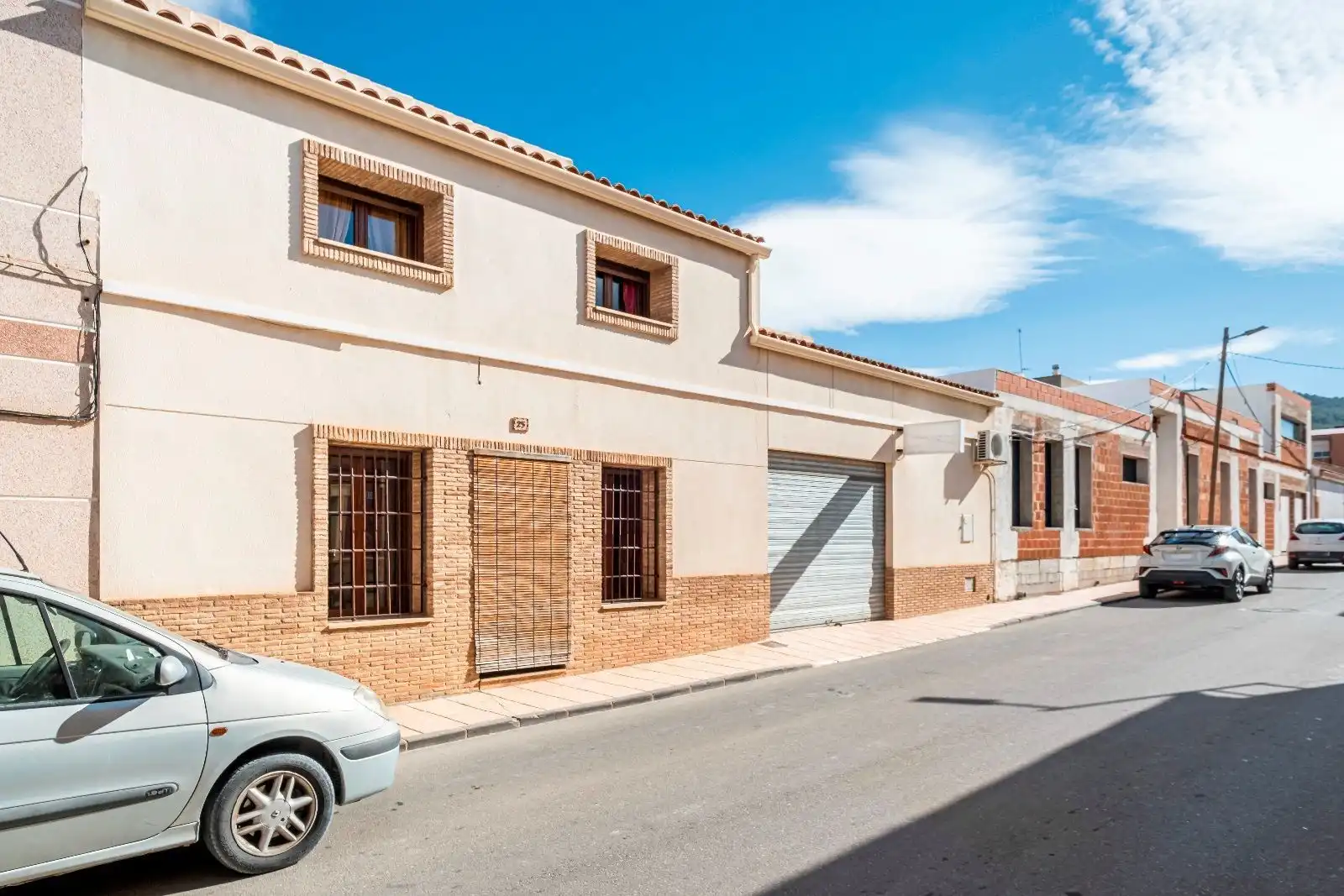 Vista exterior de Casa o xalet en venda en El Pinós / Pinoso amb Calefacció, Terrassa i Traster