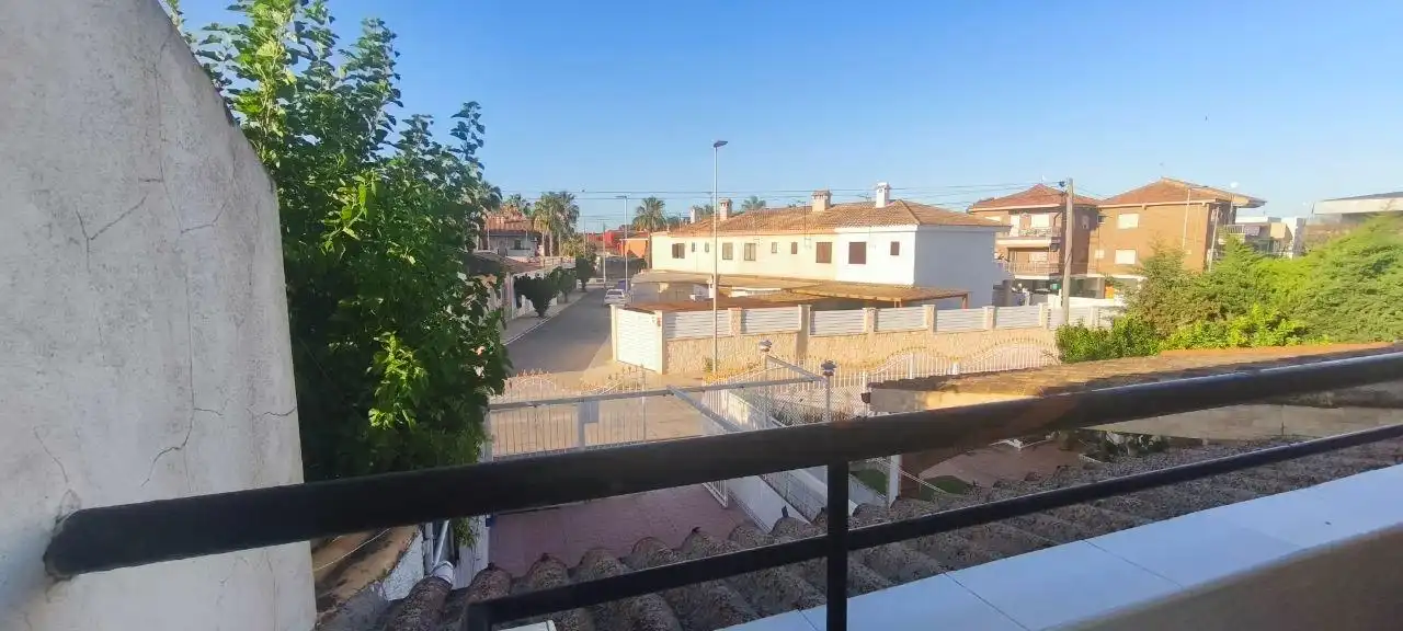 Vista exterior de Casa o chalet en venta en Los Alcázares con Terraza, Amueblado y Balcón