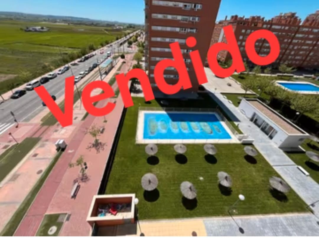 Exterior view of Flat for sale in Parla  with Parquet flooring, Storage room and Community pool