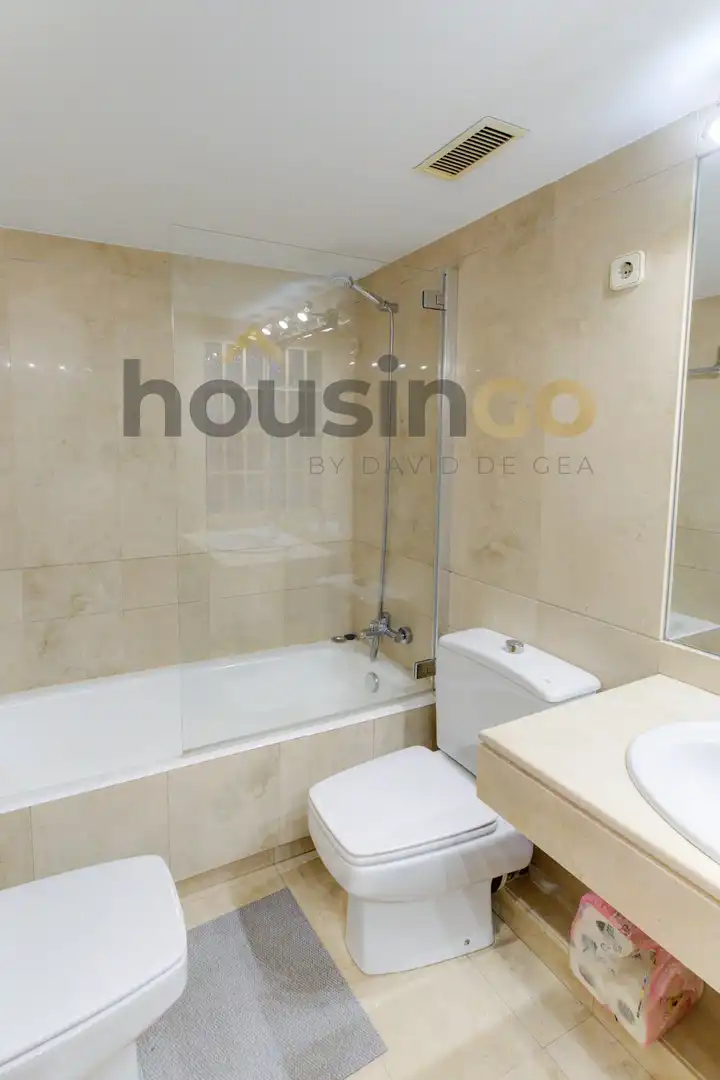 Badezimmer von Dachboden zur Miete in Madrid mit Klimaanlage und Terrasse