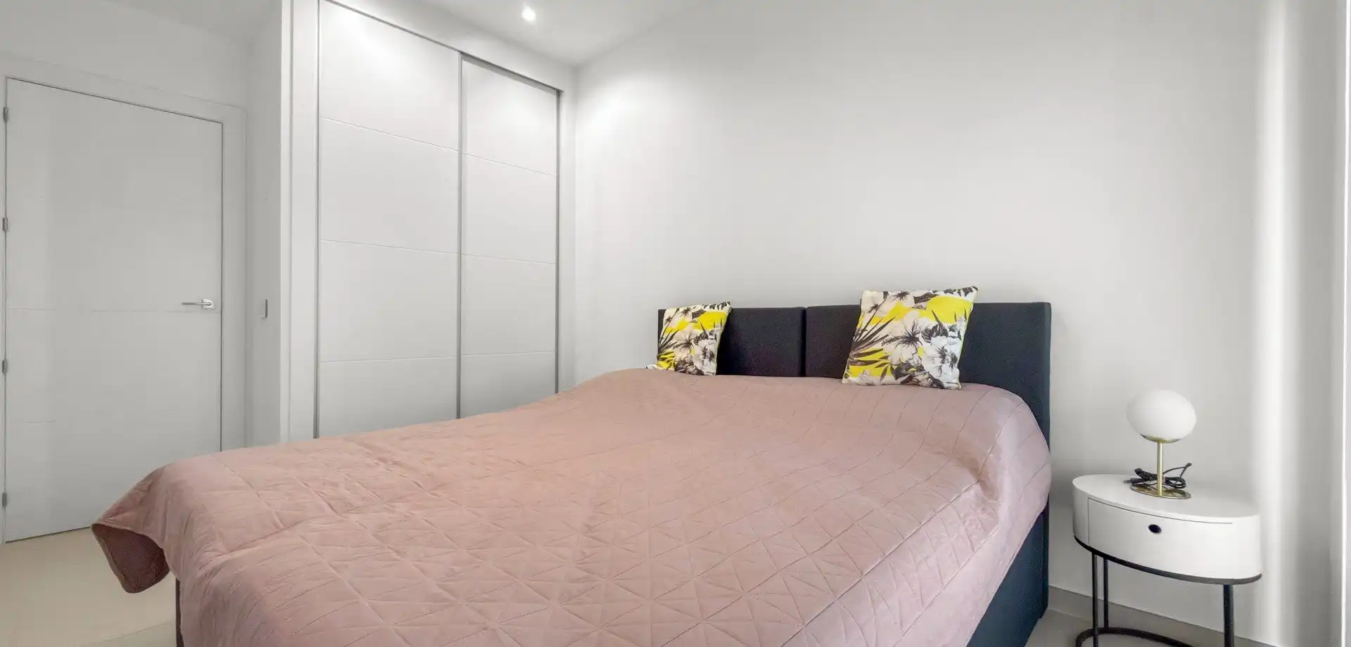Habitación de Apartamento en venta en Pilar de la Horadada con Jardín privado, Terraza y Amueblado