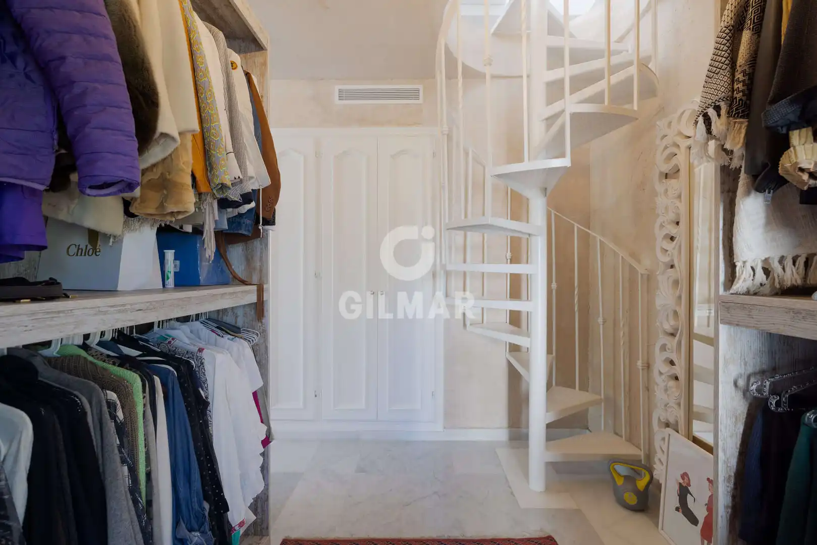 Maisonette zum Verkauf in Estepona mit Heizung, Abstellraum und Balkon