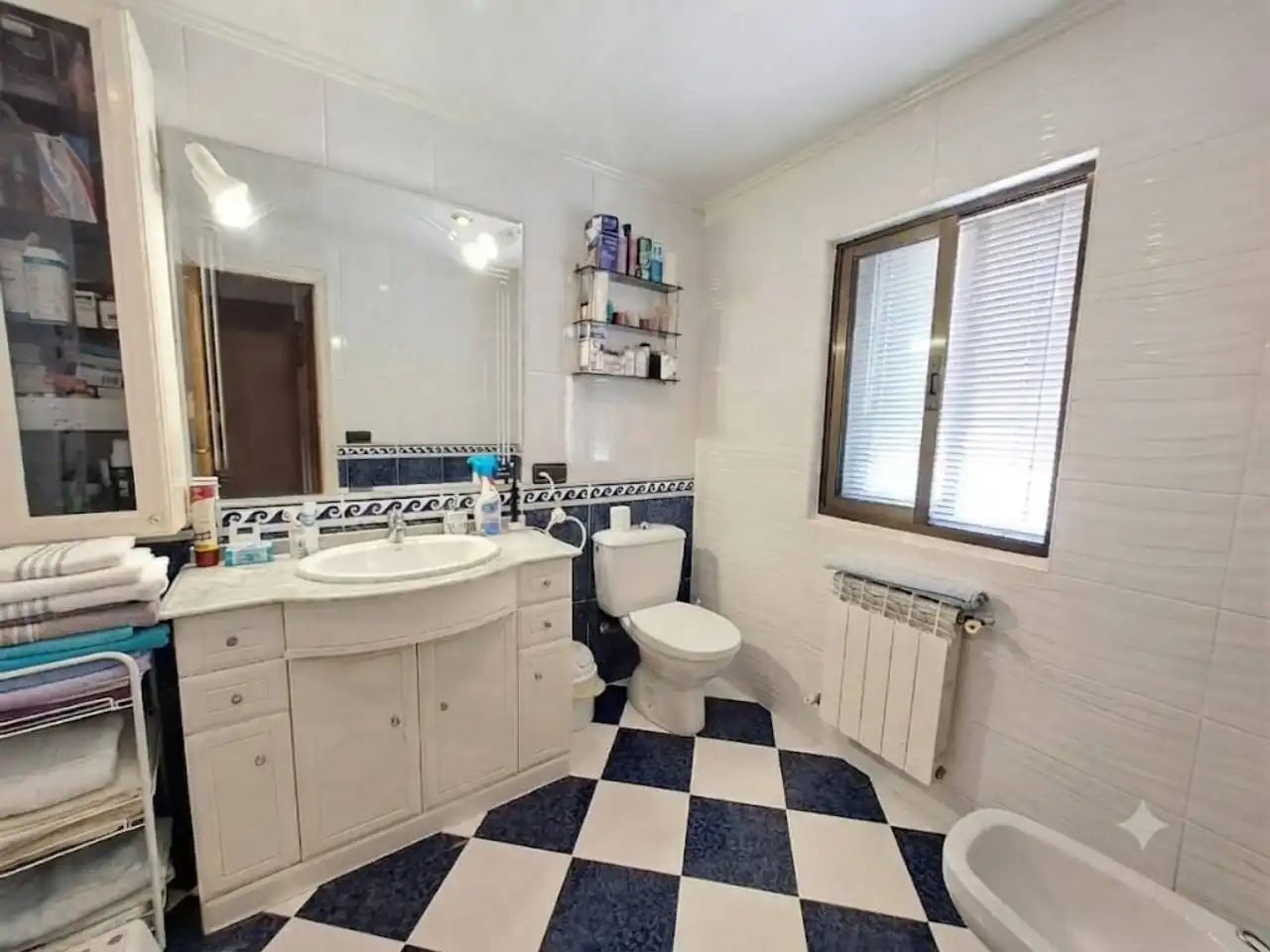 Baño de Casa adosada en venta en Cardeñajimeno con Calefacción y Parquet