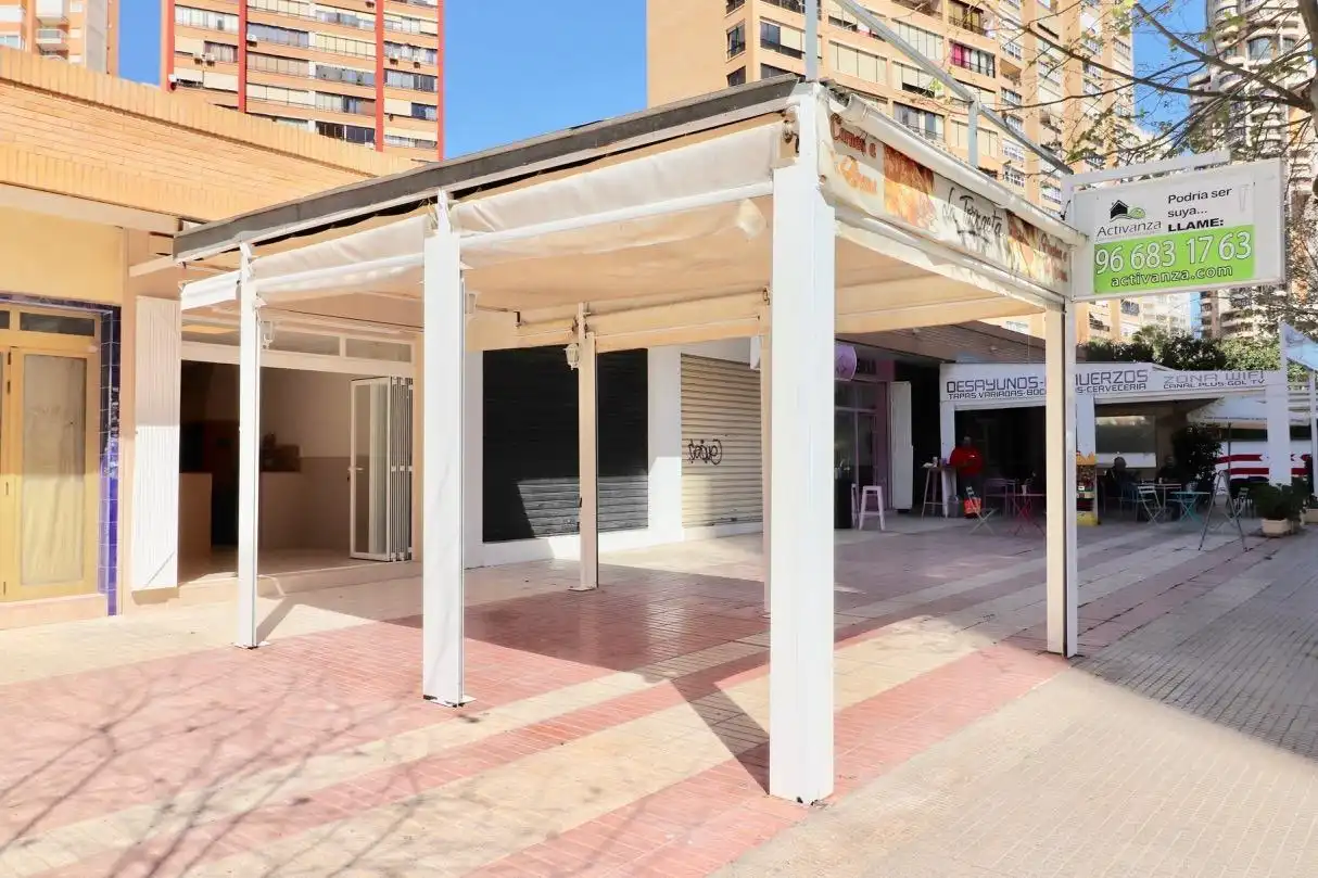 Vista exterior de Local en venta en Benidorm con Aire acondicionado, Terraza y Amueblado