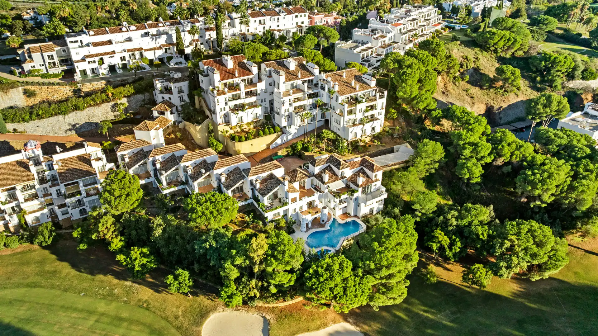 Exterior view of Apartments for sale in Benahavís  with Air Conditioner, Terrace and Swimming Pool
