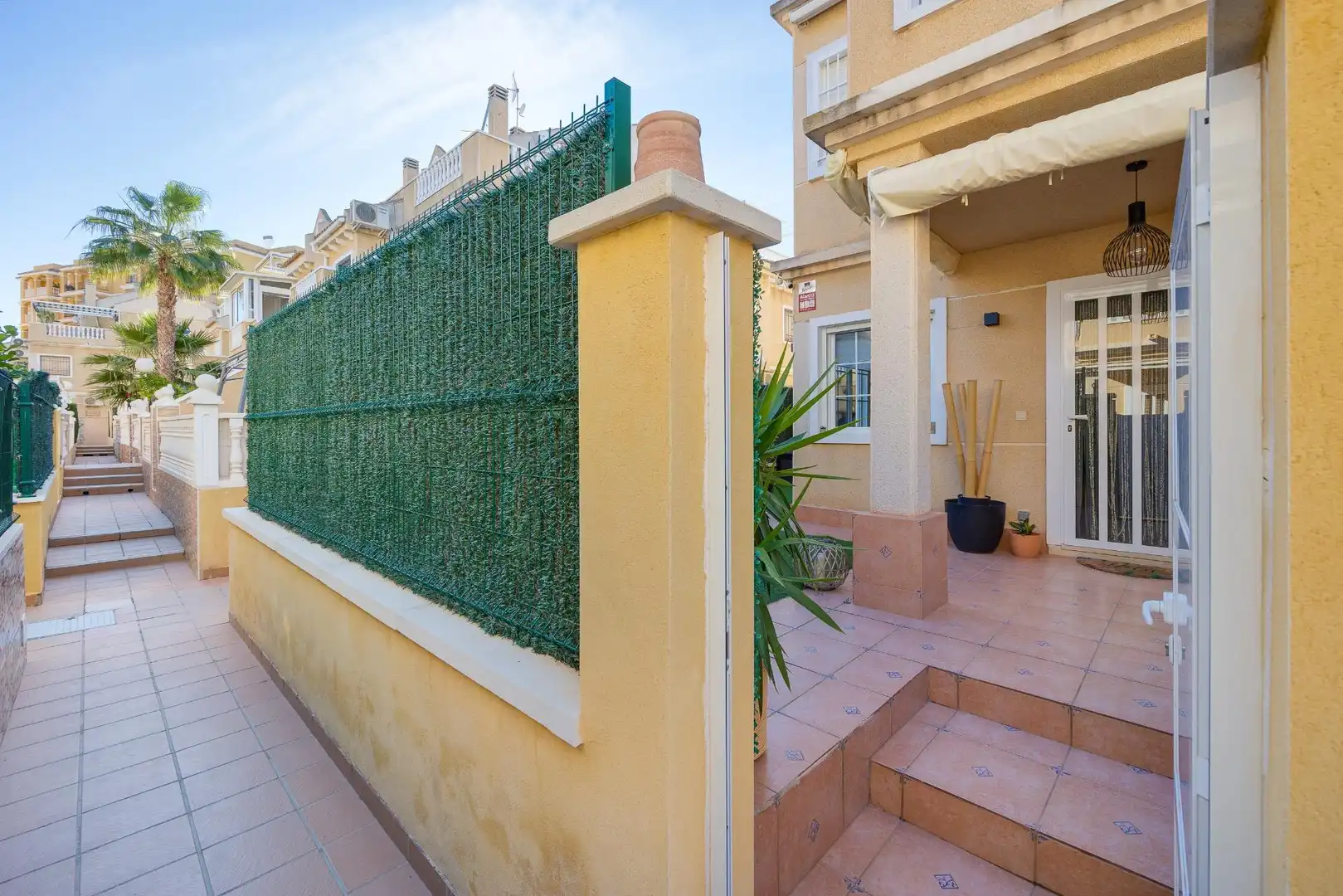 Vista exterior de Casa o chalet en venta en Torrevieja con Terraza