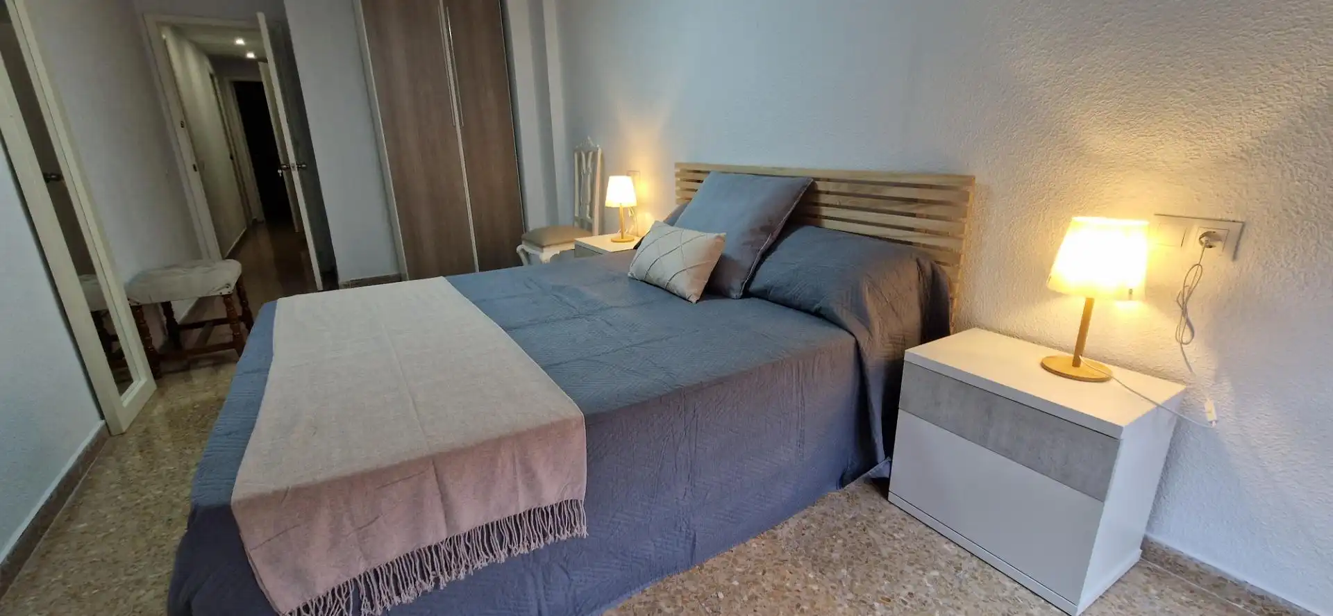 Schlafzimmer von Wohnung zur untervermieten in Córdoba mit Klimaanlage, Abstellraum und Balkon