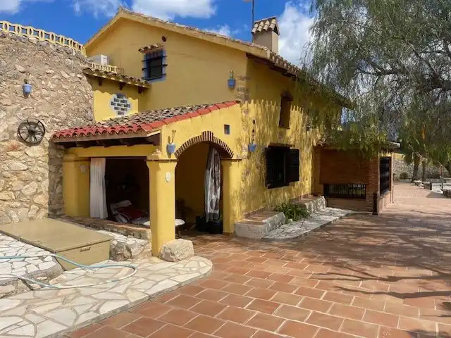 Vista exterior de Casa o xalet en venda en Tàrbena amb Aire condicionat, Jardí privat i Terrassa