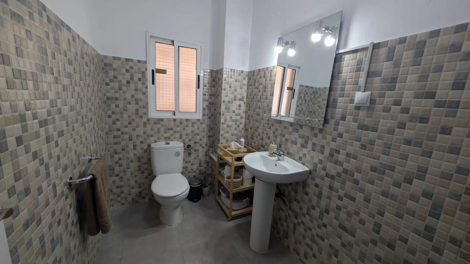 Badezimmer von Geschaftsraum zur Miete in Valencia mit Klimaanlage und Möbliert