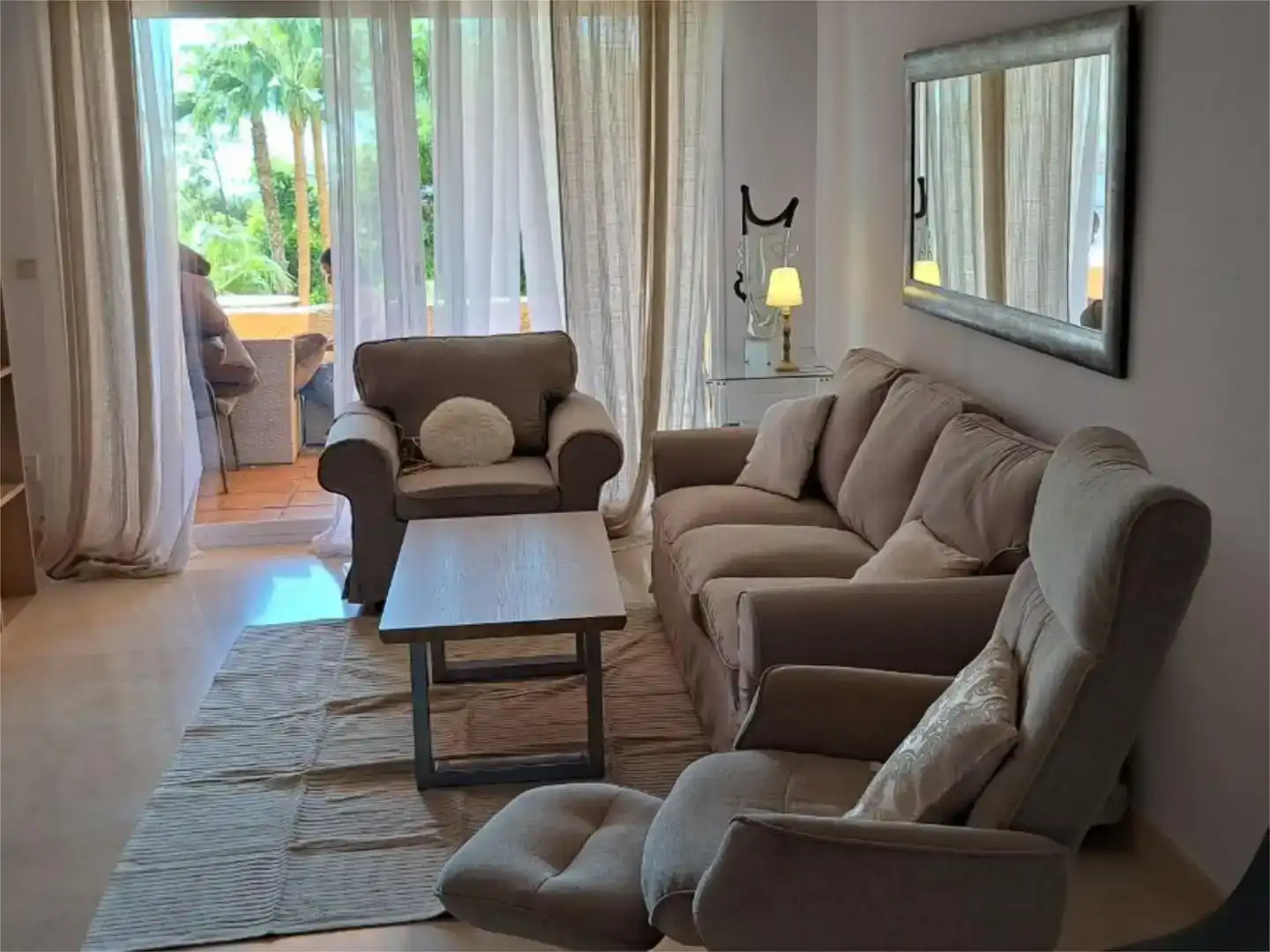Sala de estar de Piso de alquiler en Marbella con Aire acondicionado, Piscina y Amueblado