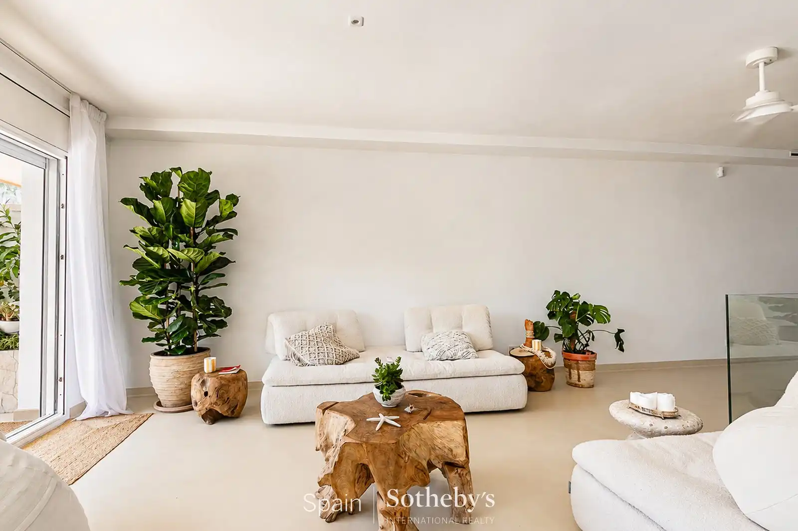 Wohnzimmer von Wohnungen zum Verkauf in Sitges mit Klimaanlage, Heizung und Privatgarten