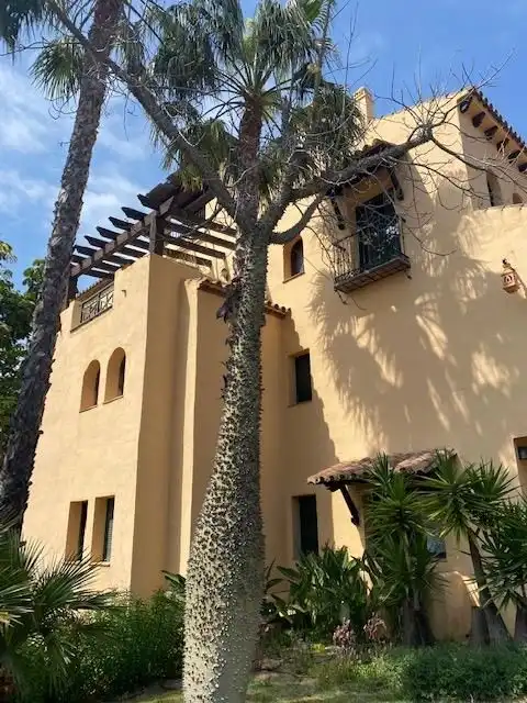 Vista exterior de Apartamento de alquiler en Estepona con Aire acondicionado, Calefacción y Jardín privado