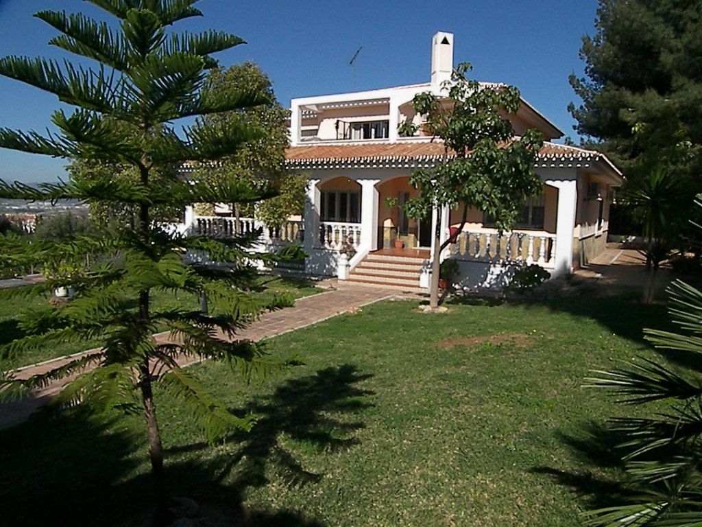 Jardí de Casa o xalet en venda en Alhaurín de la Torre amb Aire condicionat, Jardí privat i Terrassa