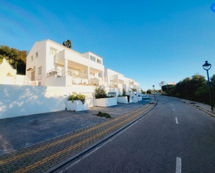 Exterior view of Single-family semi-detached for sale in Marbella  with Air Conditioner, Terrace and Swimming Pool