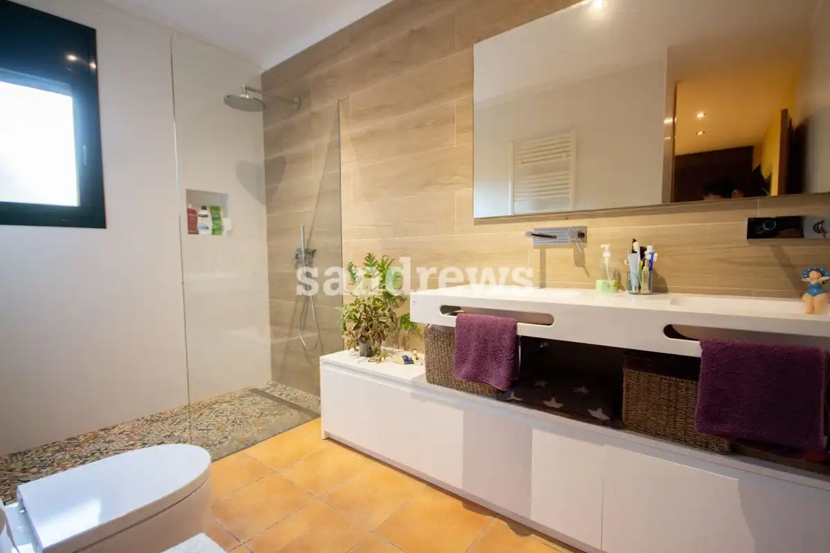 Baño de Casa o chalet en venta en Sant Miquel de Fluvià con Aire acondicionado, Calefacción y Jardín privado