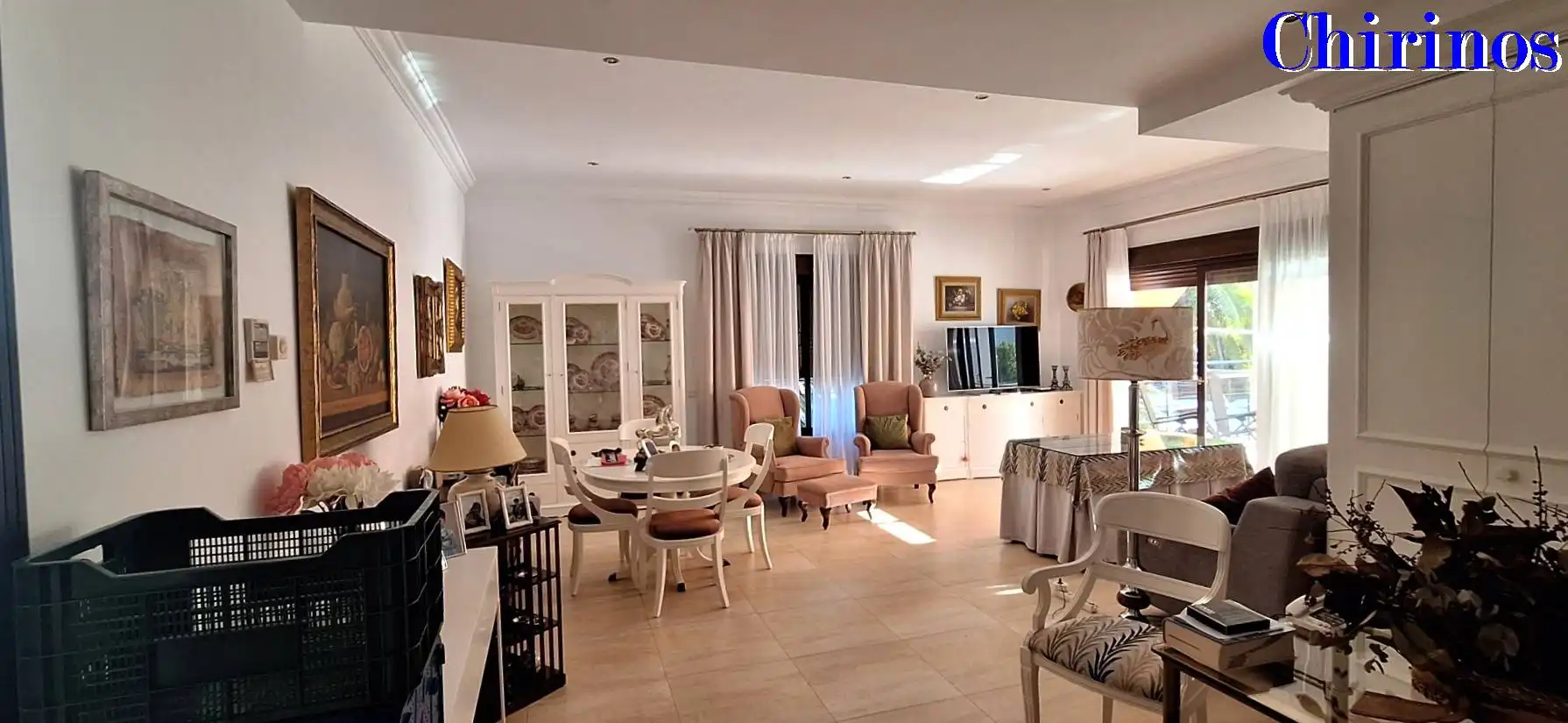 Sala d'estar de Casa o xalet en venda en Córdoba amb Aire condicionat, Calefacció i Jardí privat