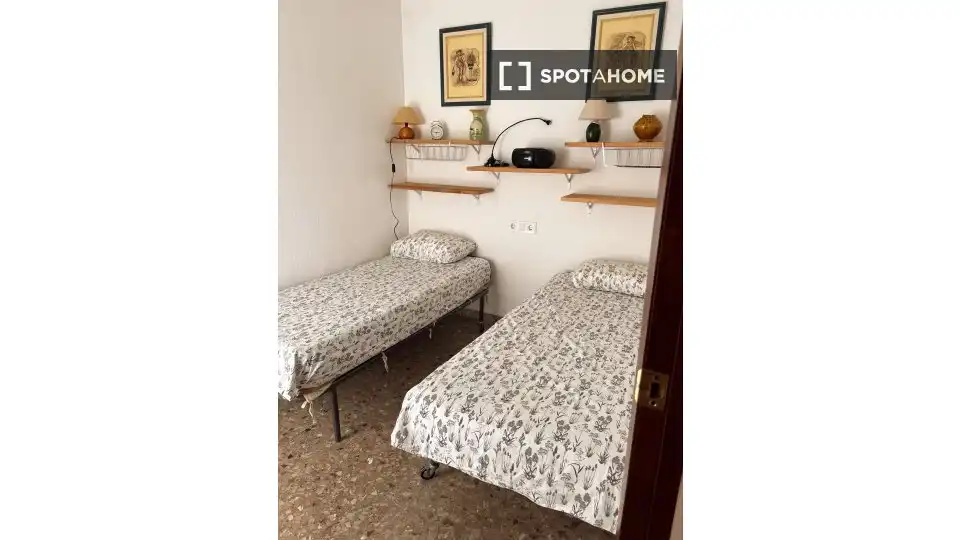 Habitación de Piso de alquiler en Valencia con Aire acondicionado, Calefacción y Amueblado