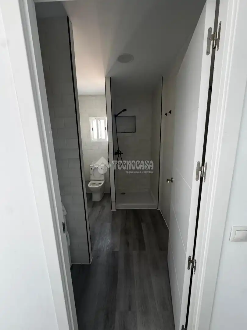 Baño de Casa o chalet de alquiler en La Rinconada con Aire acondicionado, Terraza y Balcón