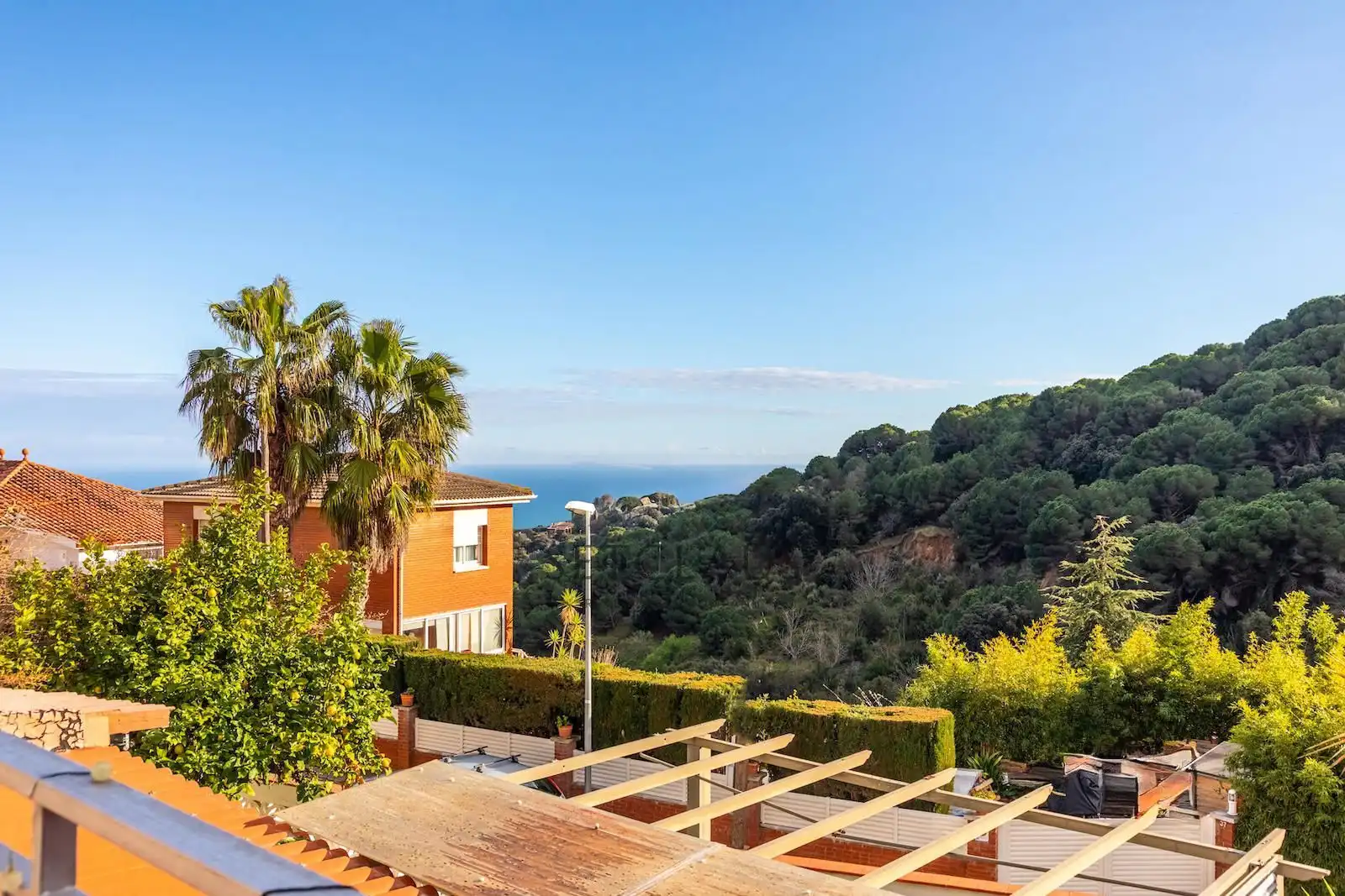Vista exterior de Casa o xalet en venda en Alella amb Aire condicionat, Calefacció i Jardí privat
