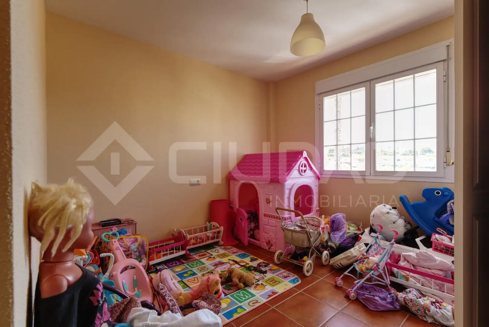 Habitación de Casa adosada en venta en Sanlúcar de Barrameda con Jardín privado, Terraza y Piscina comunitaria
