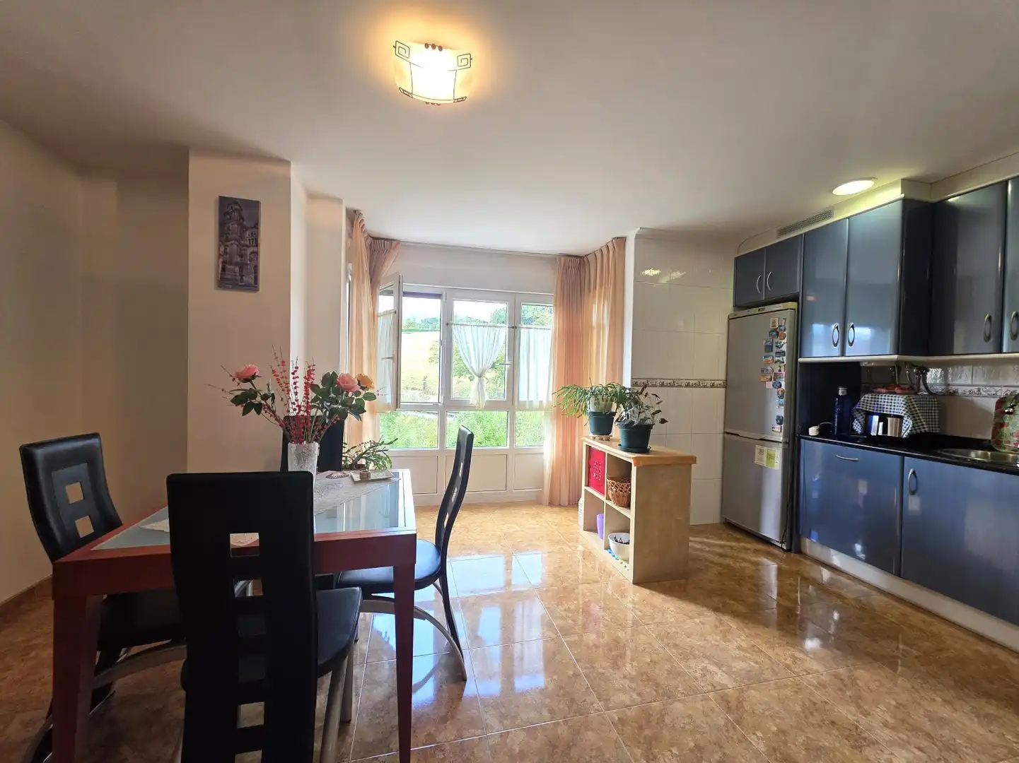 Esszimmer von Wohnung zur Miete in Nava mit Heizung