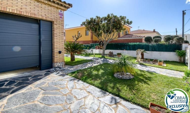 Exterior view of House or chalet for sale in Roses  with Air Conditioner and Swimming Pool