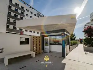 Vista exterior de Pis en venda en Madrid amb Calefacció, Jardí privat i Traster