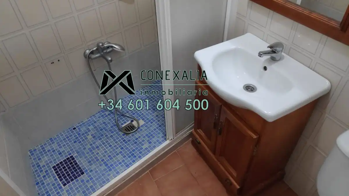Bathroom of Houses for sale in Pruna  with Terrace, Storage room and Balcony