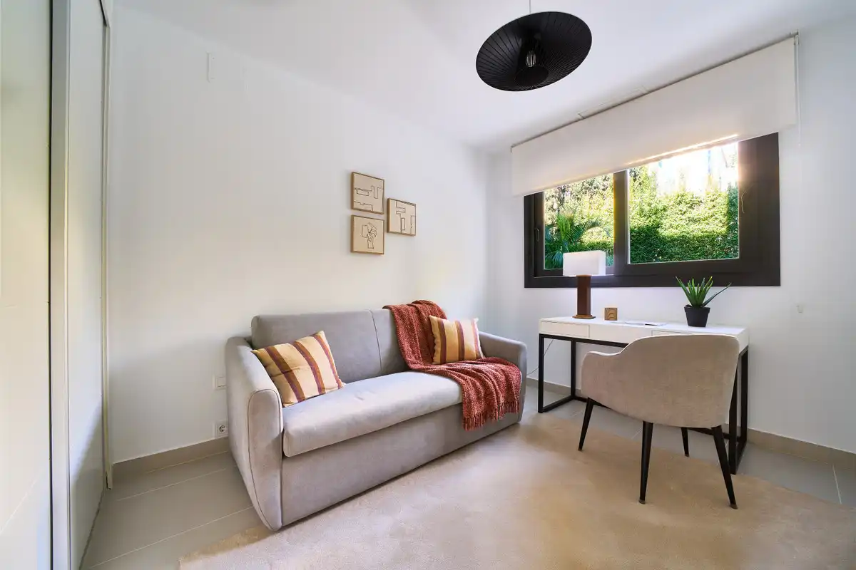 Dormitori de Planta baixa en venda en Estepona amb Aire condicionat, Jardí privat i Terrassa