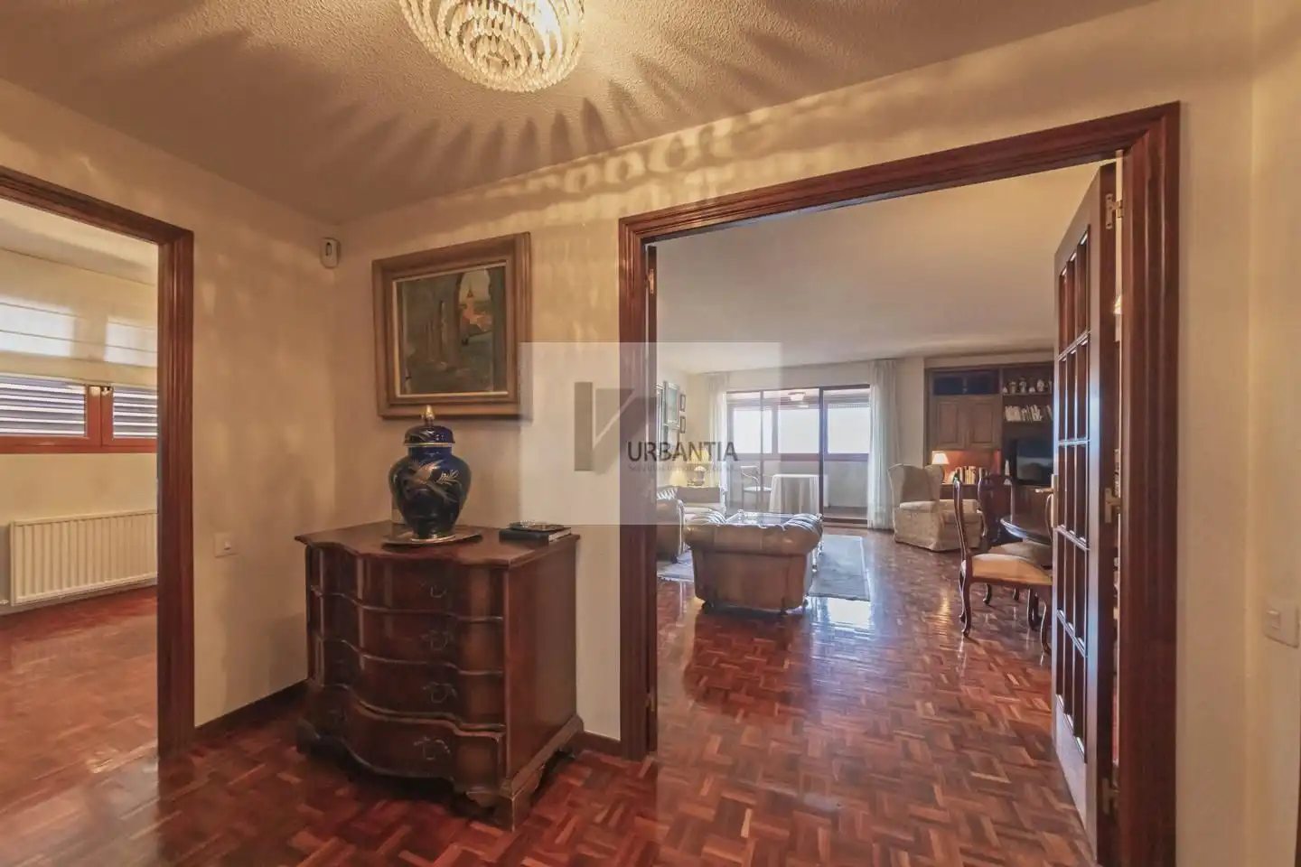 Sala de estar de Piso en venta en  Pamplona / Iruña con Calefacción, Parquet y Terraza
