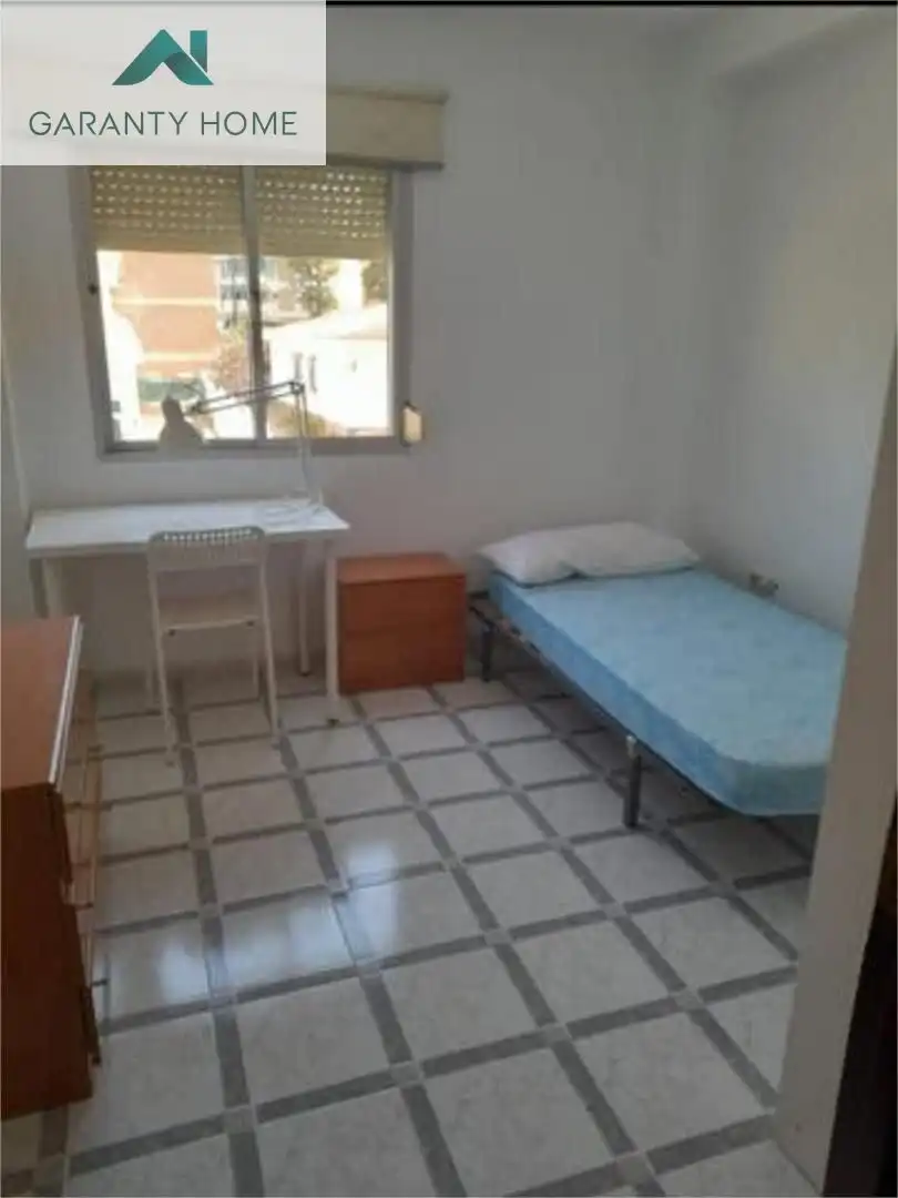 Habitación de Piso de alquiler en Málaga con Amueblado y Balcón