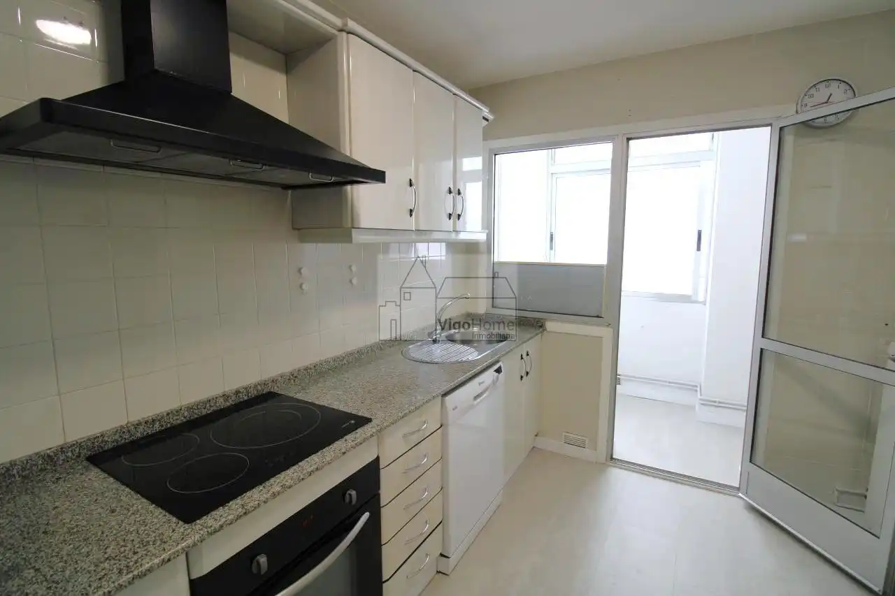 Appartamento con terrazza in affitto a Areal, imagen 9
